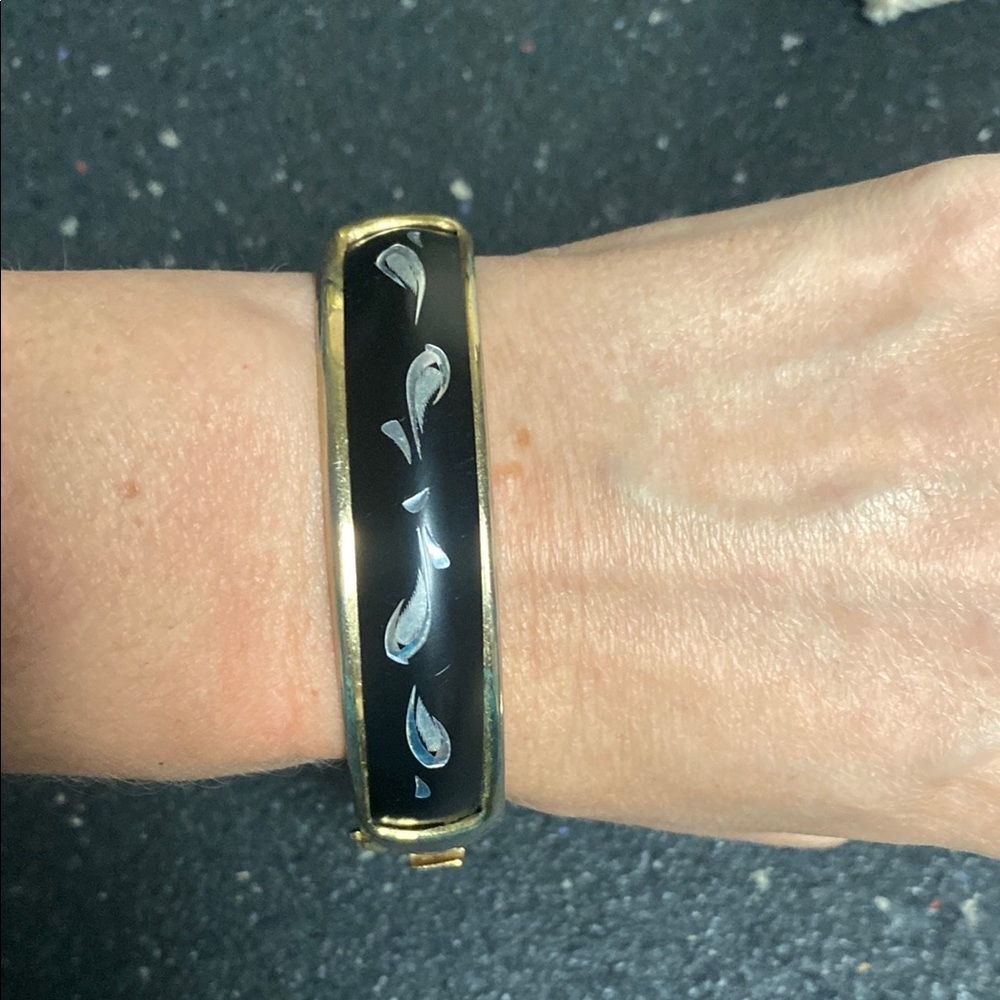 Elegant Black and Gold Bracelet